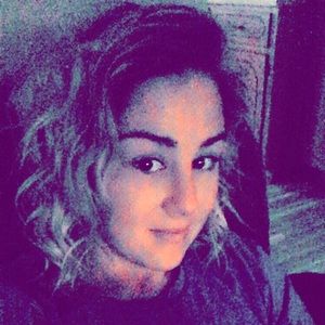 Meet your Posher, Kayla